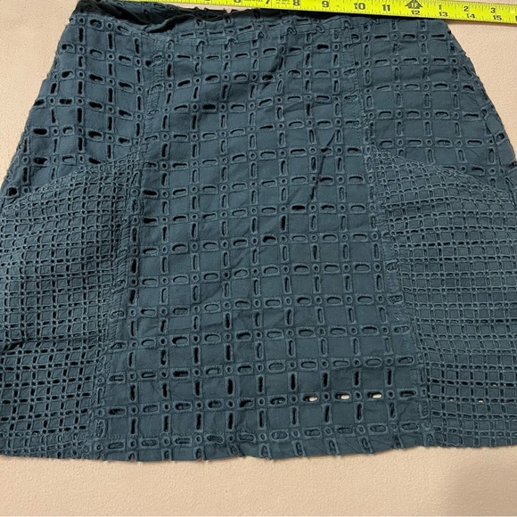 Like new* eyelet mini skirt - Picture 7 of 8